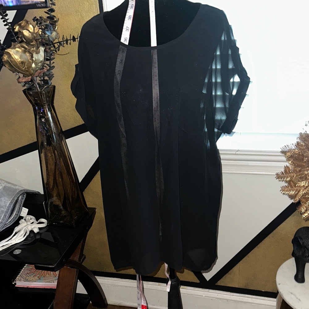 Fashion to Figure Black Short Sleeve Blouse with Tab Sleeve